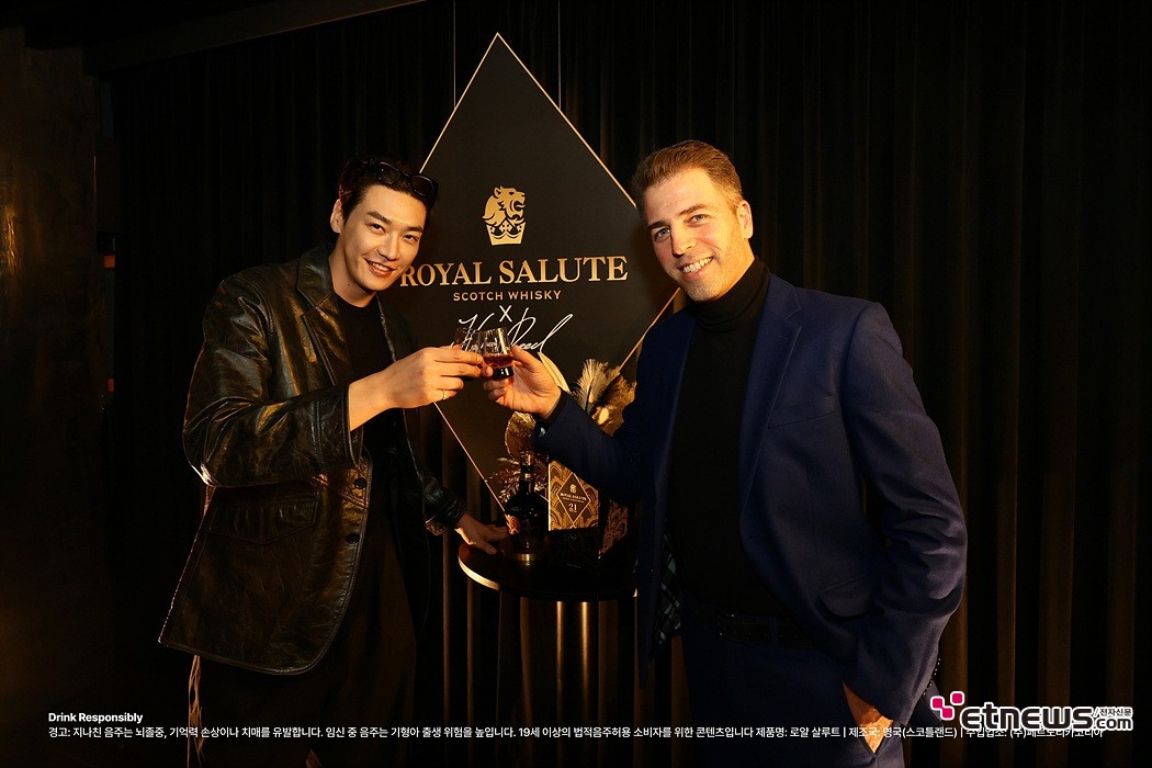 [ET포토] 김영광-미겔 파스칼, '미소와 함께 한잔'