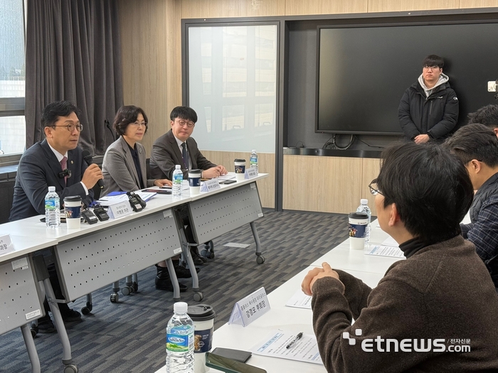 중소벤처기업부는 29일 서울 소상공인시장진흥공단 마포 드림스퀘어에서 홈플러스 입점 소상공인 간담회를 개최했다.