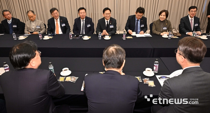 [포토] 2026 인공지능·소프트웨어인 신년인사회 사전환담