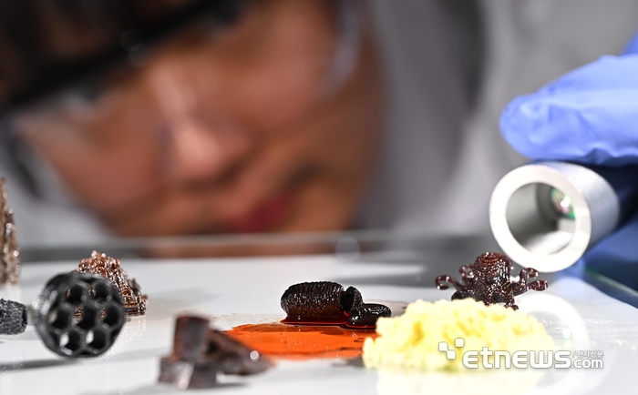 [포토] 빛을 쐬면 움직이는 소포트로봇