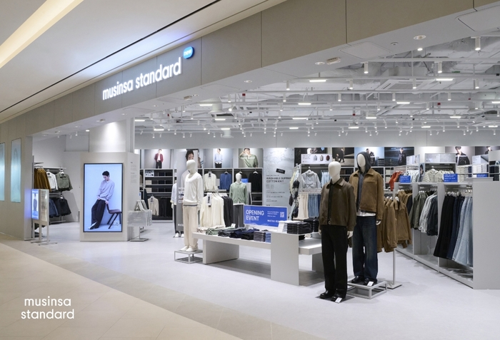 무신사는 경기 파주에 '무신사 스탠다드 스타필드 빌리지 운정점'을 오픈했다고 29일 밝혔다.