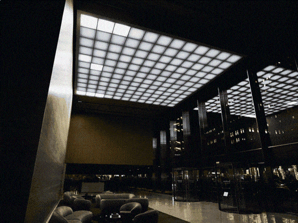 미국 뉴욕 원 리버티 플라자에 설치된 피에르 위그의 작품 '아타리 라이트'. 사진=월스트리트저널 캡처