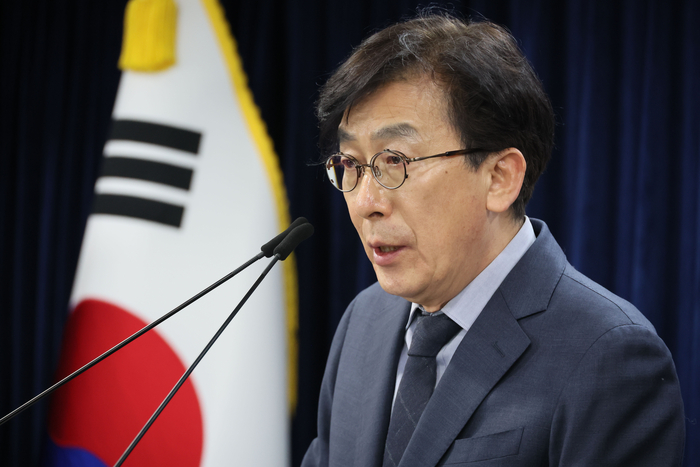 정기현 의료혁신위원장이 29일 서울 종로구 정부서울청사에서 제2차 의료혁신위원회 결과를 브리핑하고 있다. (사진=연합뉴스)