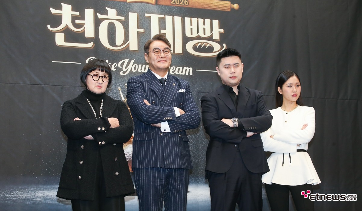 [ET포토] 노희영-이석원-권성준-미미, '엄격한 제빵 심사 의원단'