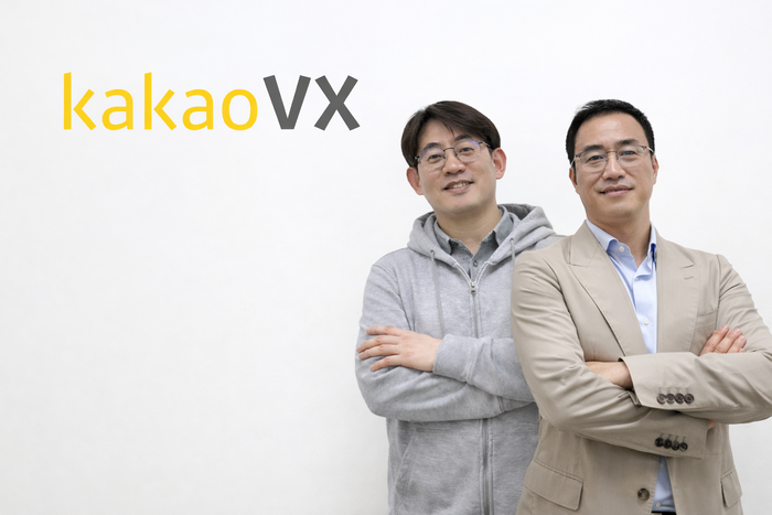 왼쪽부터 김창준 신임 대표와 문태식 대표.