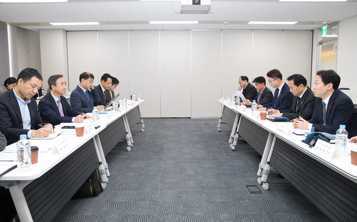 30일 오후 서울 중구 서울스퀘어 국가인공지능전략위원회에서 '국방 AX 정책간담회'가 열리고 있다. ⓒ국가AI전략위