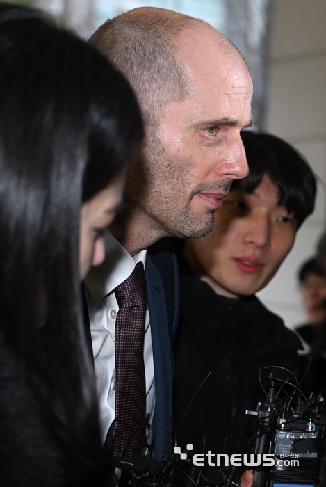 [포토] 서울경찰청 들어서는 해롤드 로저스