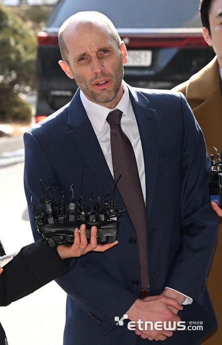 [포토] 쿠팡 로저스 “경찰 수사도 최선 다해 임할 것”