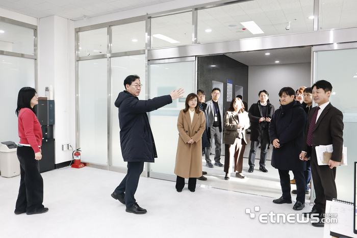 정명근 화성시장(왼쪽 두 번째)이 1월29일 만세구와 효행구를 대상으로 개청 준비 상황에 대한 최종 현장점검을 실시했다
