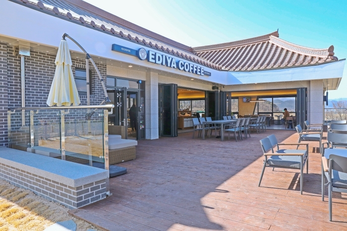 이디야커피 국립경주박물관점 전경.