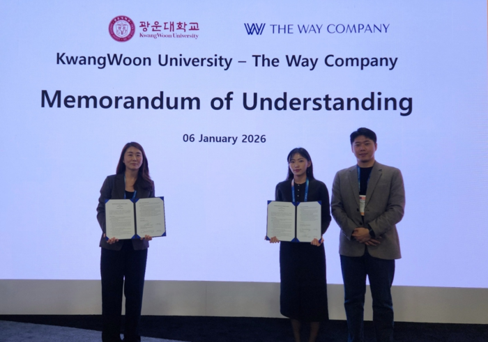 좌측부터 The Way Company 김민경 대표, 광운대 산학협력단 임해주 주임, 장종찬 직원(사진=광운대)