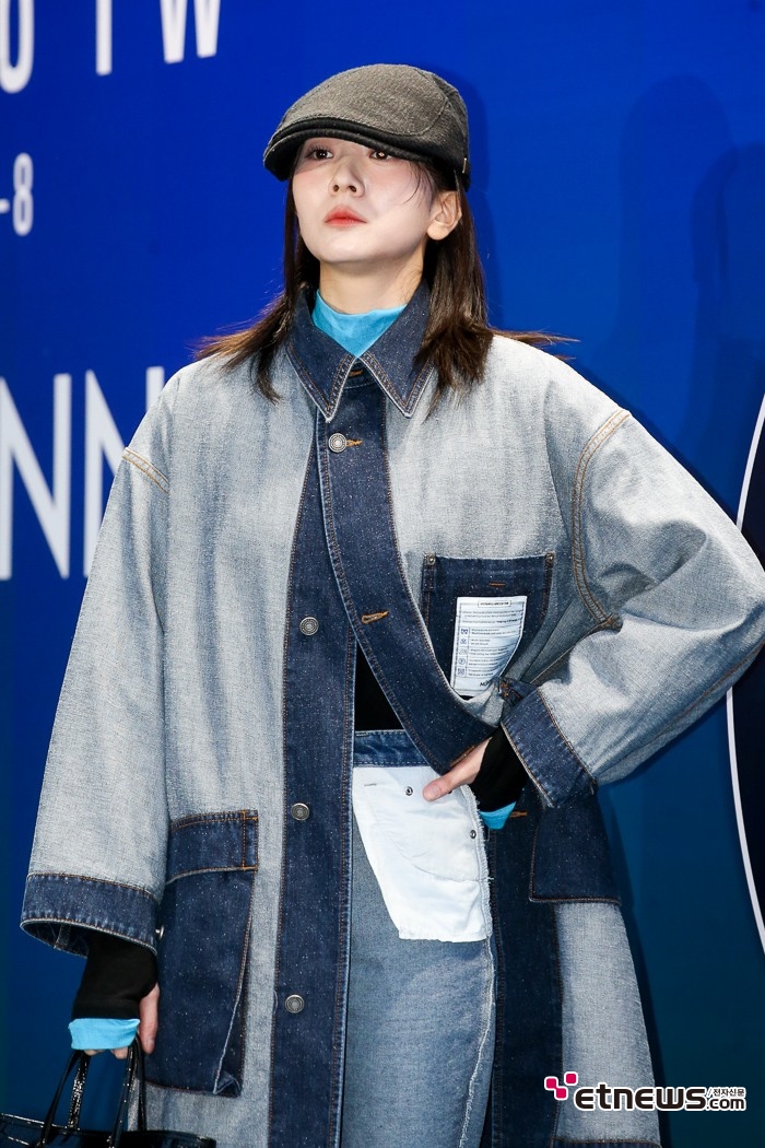 [ET포토] 안수은, '모자 사이로 빼꼼'