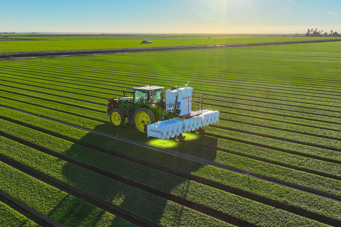 카본 로보틱스의 대형 식물 모델(LPM)이 적용된 로봇 / Carbon Robotics