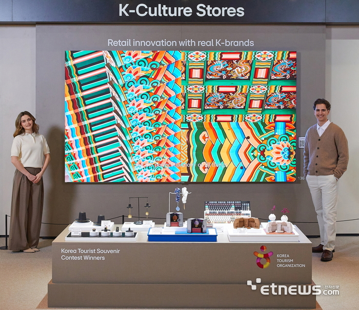 LG전자가 ISE 2026에서 K-브랜드와 협업해 실제 매장처럼 꾸민 공간을 마련하고 디스플레이와 소프트웨어를 결합한 솔루션을 전시한다.