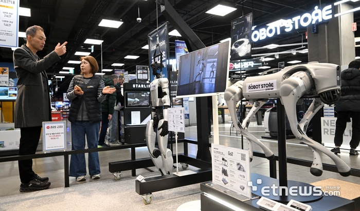 [포토] 마트에 등장한 로봇들