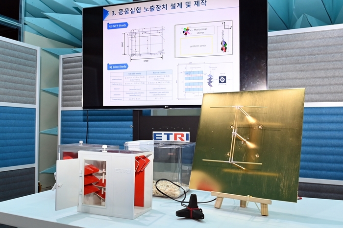 '휴대전화 RF 전자파의 발암성 및 유전독성에 관한 한·일 공동연구'에 쓰인 실험 장치 / ETRI