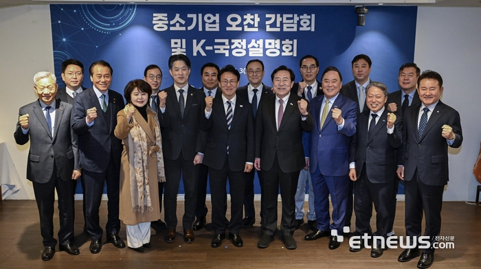 [포토] 중소기업인 만난 김민석 총리