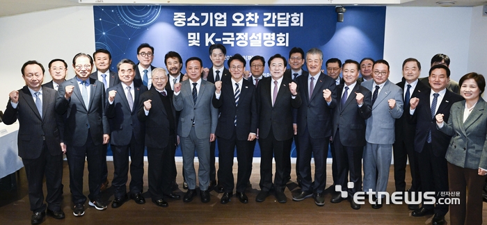 [포토] 중소기업인 만난 김민석 총리