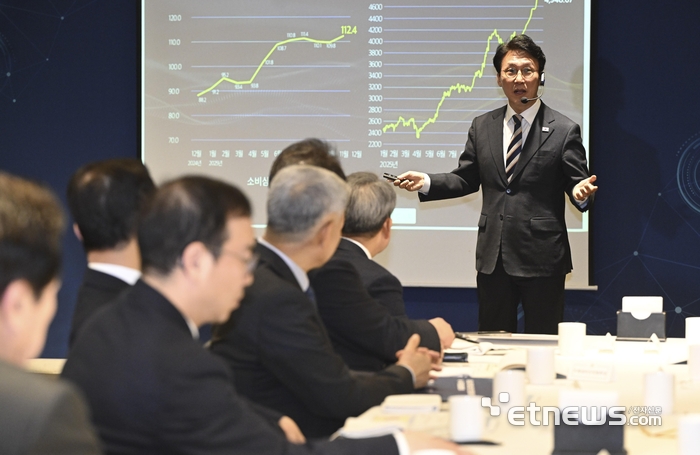 [포토] 새해 국정 운영 방향 설명하는 金 총리