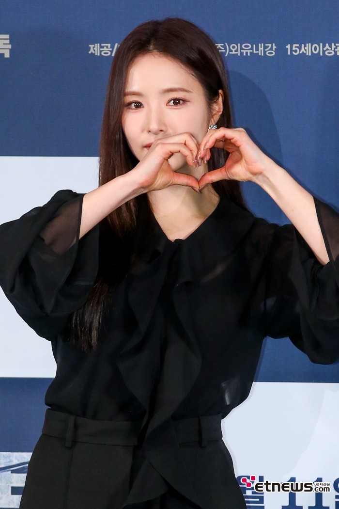 [ET포토] 신세경, '브릭스 높은 하트'