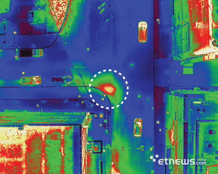 성남시가 분당구 야탑동 일원을 드론을 활용한 열수송관 점검을 통해 이상 징후를 감지한 영상.