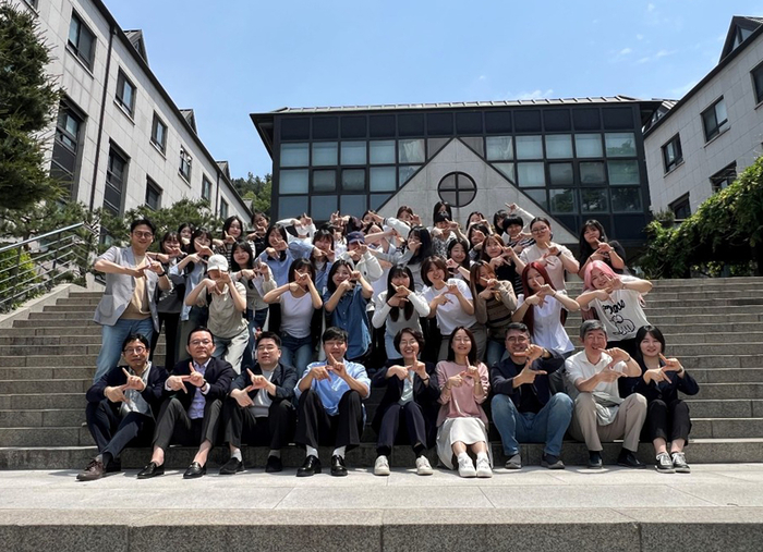 이화여대 전자전기공학전공 교수진과 학생들 사진(사진=이화여대)