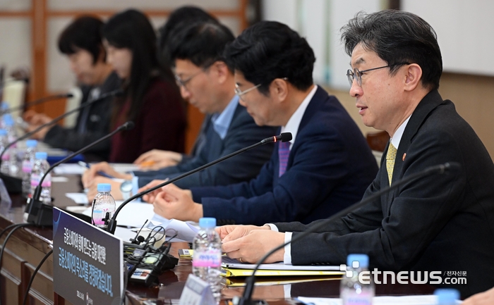 [포토] 금융 소비자 현장메신저 간담회 갖는 이억원 금융위원장