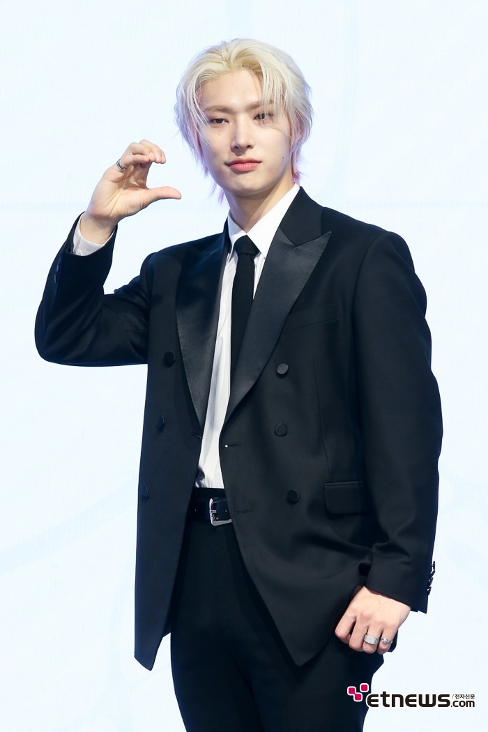 [ET포토] 에이티즈 민기, '사과 반같은 하트'