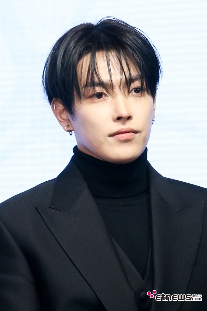 [ET포토] 에이티즈 홍중, '센티멘탈~'