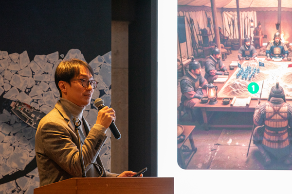 △인터내셔날SOS 주최 '2026 글로벌 리스크 전망 세미나' 행사에서 기양노 이사가 발표하고 있는 모습.