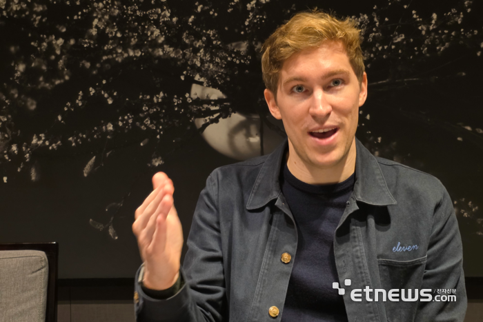 자난해 11월 마티 스타니셰프스키 일레븐랩스 최고경영자(CEO·공동창업자)가 전자신문과 인터뷰하고 있다. ⓒ박종진기자