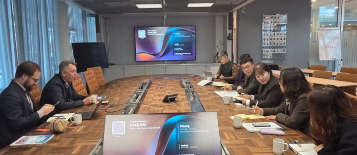 포항시 관계자들이 군나르 빌헬름센 트롬쇠 시장과 면담을 하고 있다.