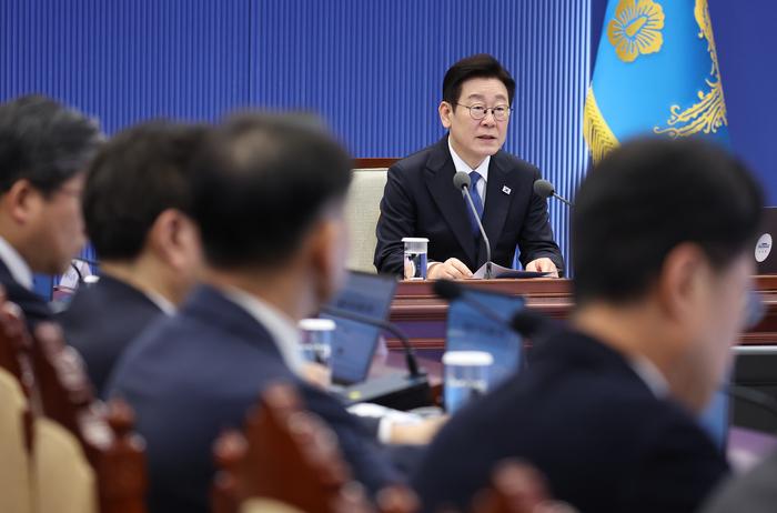 이재명 대통령이 5일 청와대 여민관에서 열린 수석보좌관회의에서 발언하고 있다. 연합뉴스