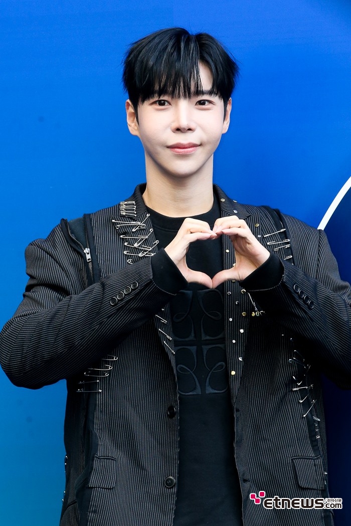 [ET포토] 현우, '옷핀 100개로 완성한 패션'