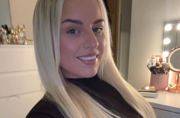 영국의 한 20대 여성이 청소 업체를 운영해 월 800만원의 수입을 얻고 있다는 사연이 알려지며 화제가 되고 있다. 사진=틱톡 캡처