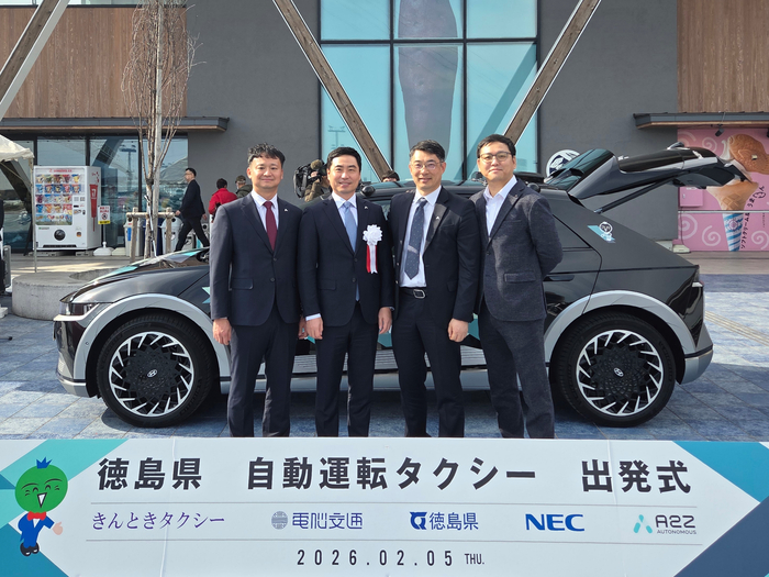 (왼쪽부터) 김호진 오토노머스에이투지 상무, 한지형 오토노머스에이투지 대표, 유병용 오토노머스에이투지 부사장, 손진우 오토노머스에이투지 상무.