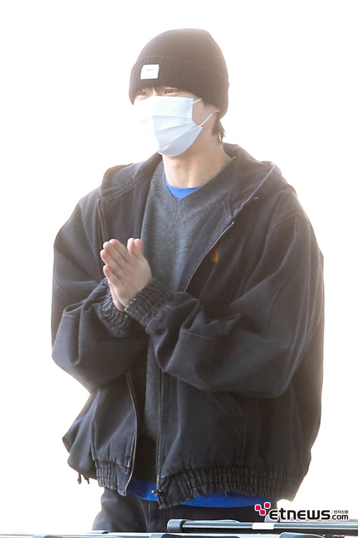 [ET포토] 변우석, '역광 뚫는 미소'