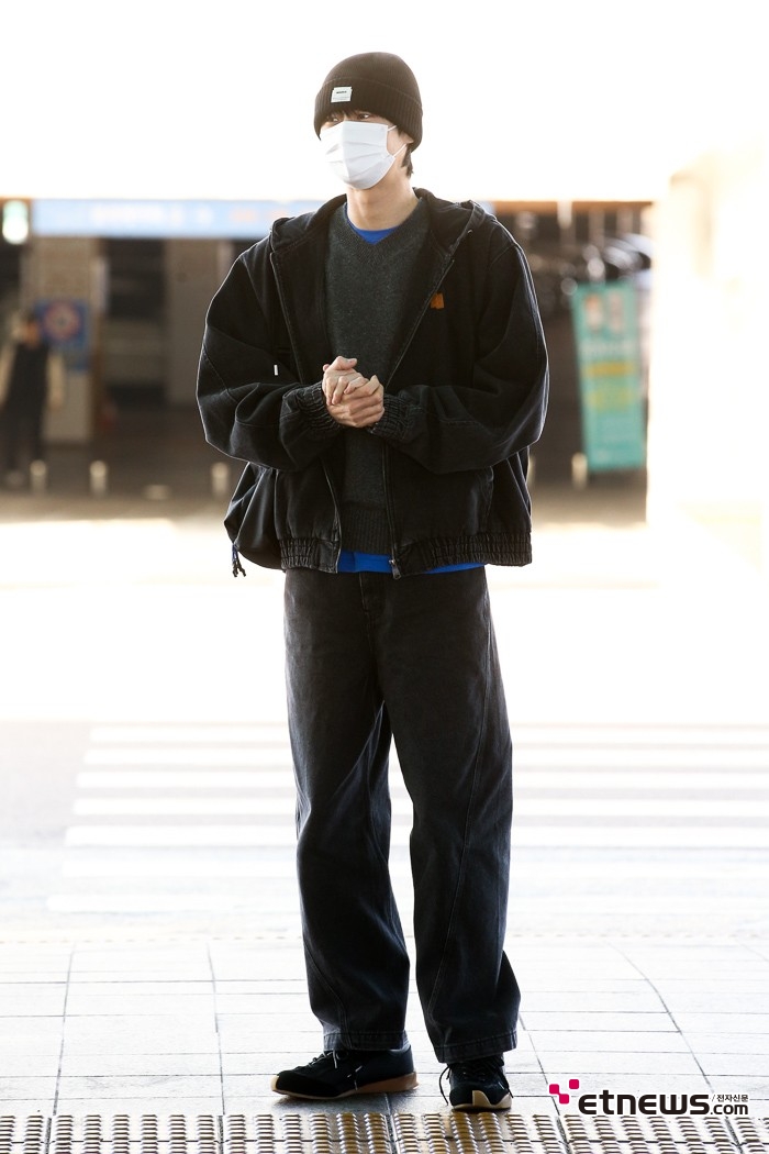 [ET포토] 변우석, '춥다 추워~머플러와 장갑이 필요한 모습'
