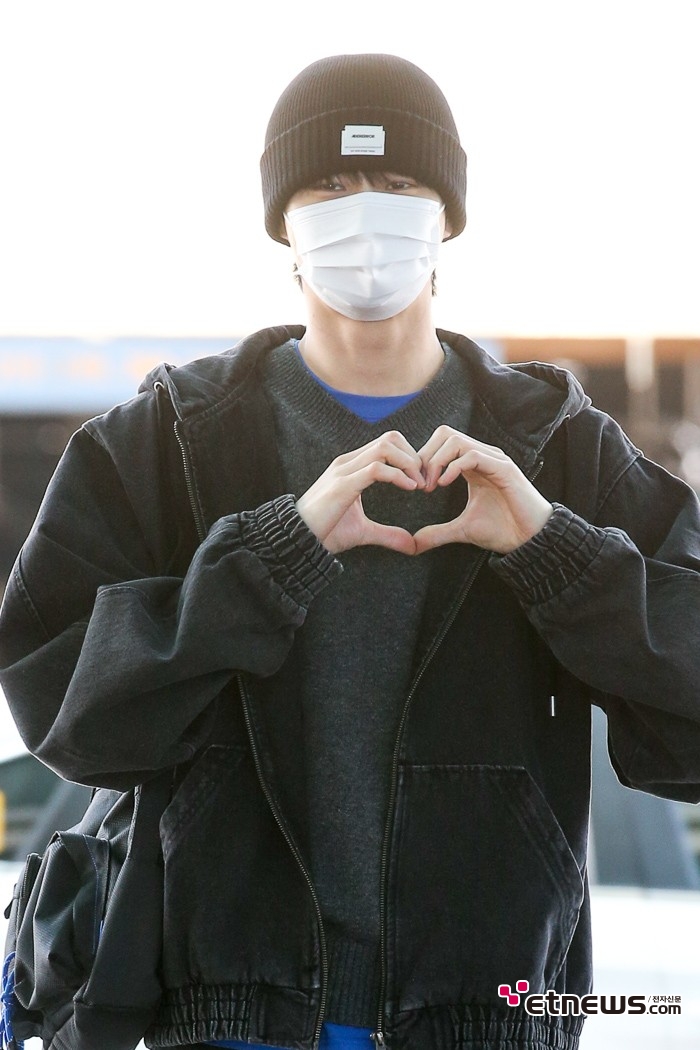 [ET포토] 변우석, '감기 조심하세요'