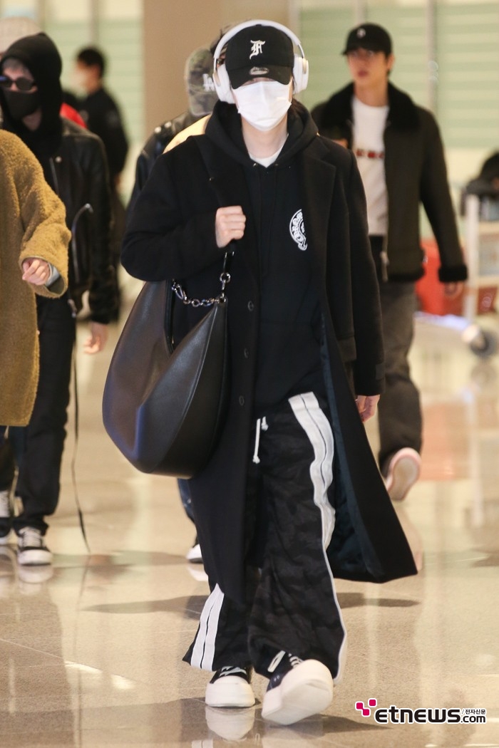 [ET포토] BTS 슈가, '음악 들으며 유유히'