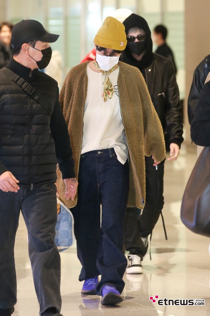[ET포토] BTS 제이홉, '초장거리 비행을 마치고'