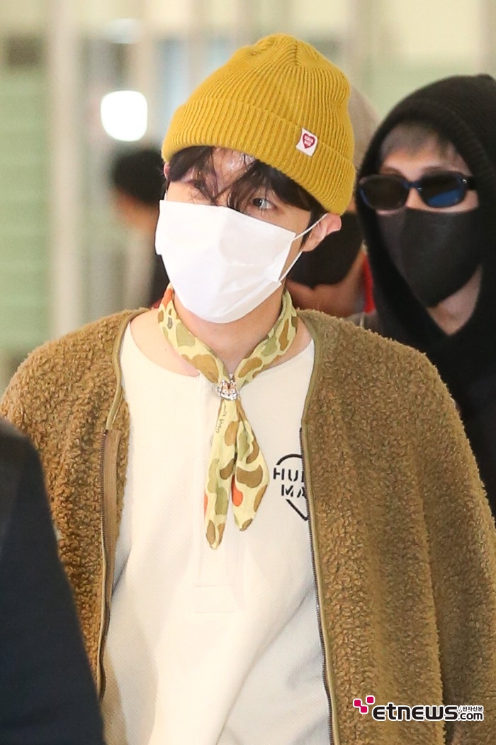 [ET포토] BTS 제이홉, '옆에 아미들 바라보며'