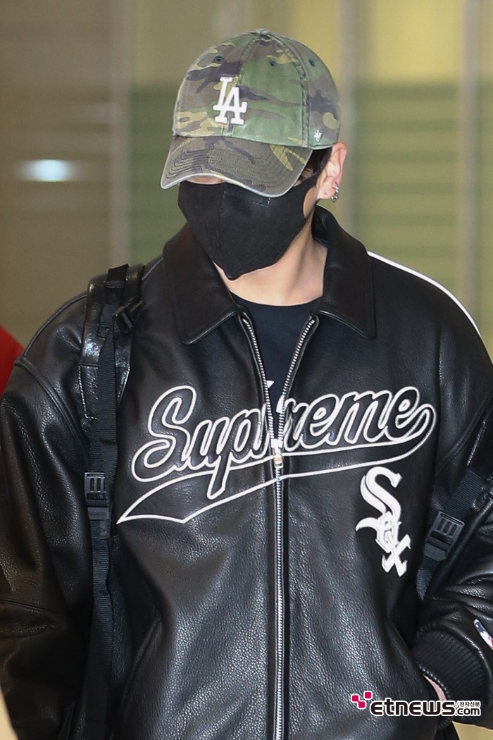 [ET포토] BTS 정국, '가려도 그려지는 잘생김'