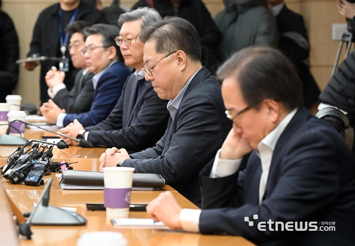 [포토] 굳은 표정의 박일준 대한상의 부회장