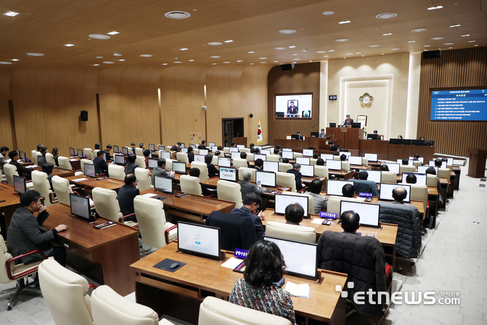 제398회 수원시의회 임시회 제2차 본회의 모습.