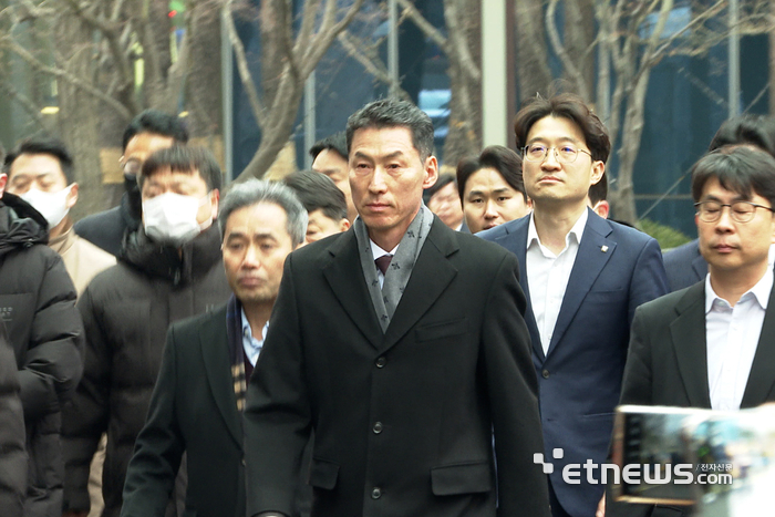 장민영 IBK기업은행장이 10일 오전 본점 출근을 시도했으나, 노동조합의 강한 반발로 또다시 무산됐다.