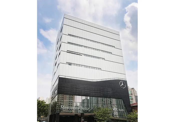 KCC오토 벤츠 전시장 전경.