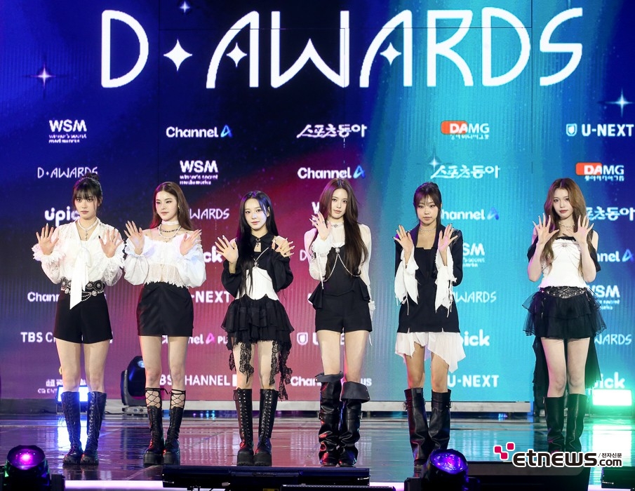 [ET포토] 이즈나, '화이트 블랙 엔젤'