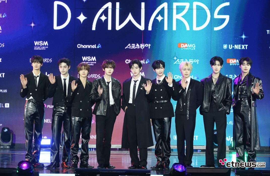 [ET포토] 제로베이스원, '클랫식과 모던이 조합된 블랙 스타일'