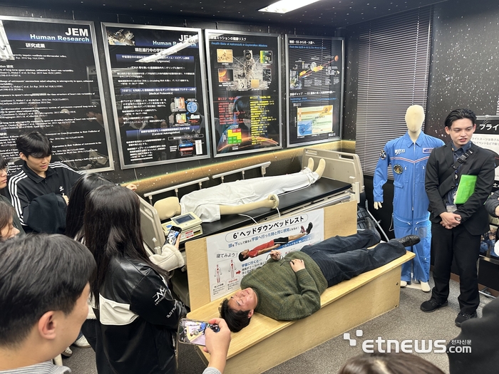 경북대 항공드론 혁신융합대학사업단이 일본항공우주개발기구 쓰쿠바우주센터를 방문해 항공·우주 연구개발 현장을 확인하고 있다.